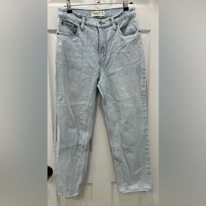 Woman’s Abercrombie & Fitch The Ankle Straight Ultra High Rise Jeans size 28/6S